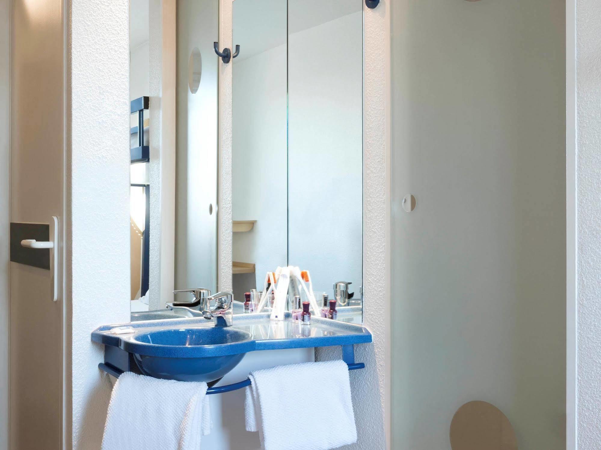 Ibis Budget Orly Chevilly Tram 7 Vitry-sur-Seine Bagian luar foto