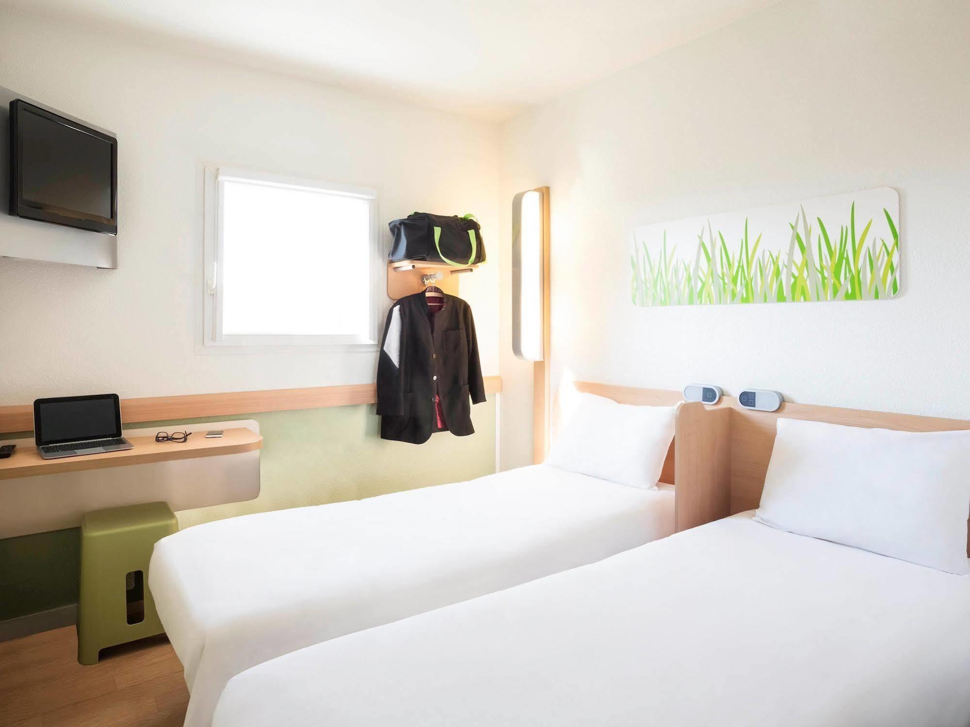 Ibis Budget Orly Chevilly Tram 7 Vitry-sur-Seine Bagian luar foto