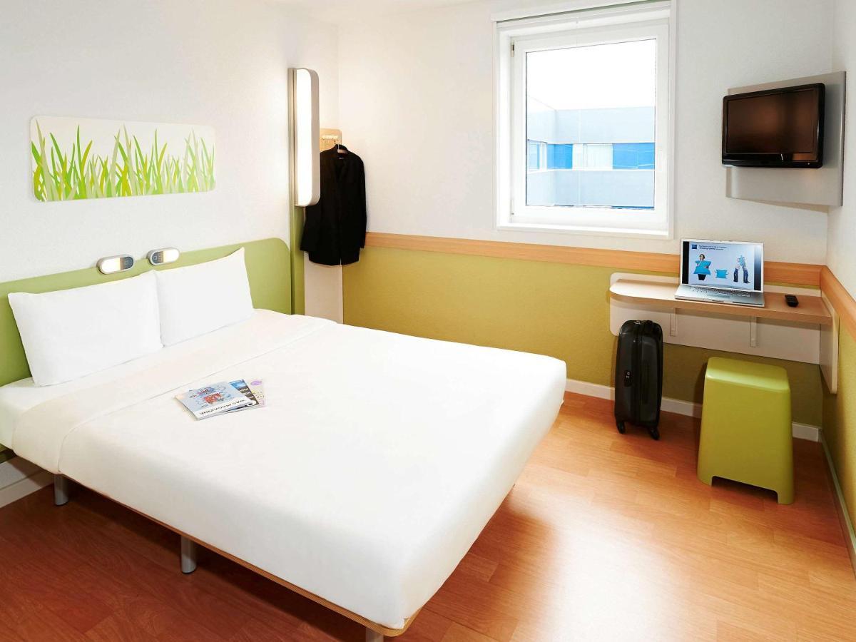 Ibis Budget Orly Chevilly Tram 7 Vitry-sur-Seine Bagian luar foto